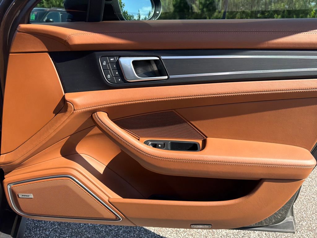 Used 2022 Porsche Panamera image 39