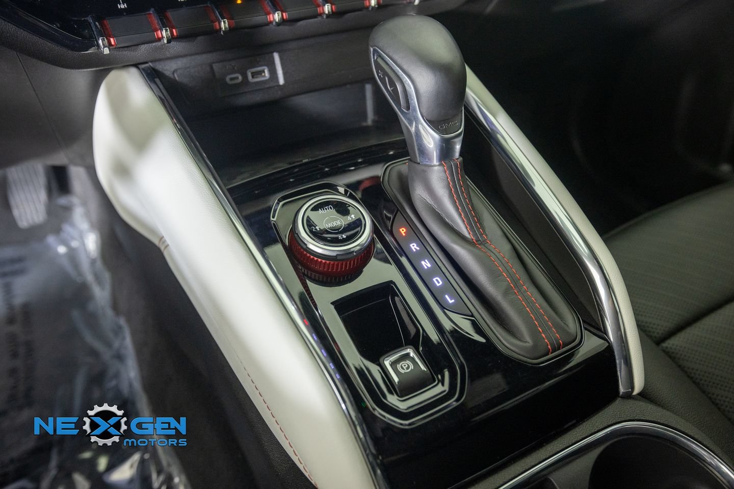 Used 2023 GMC Canyon AT4X AWD/4WD image 25