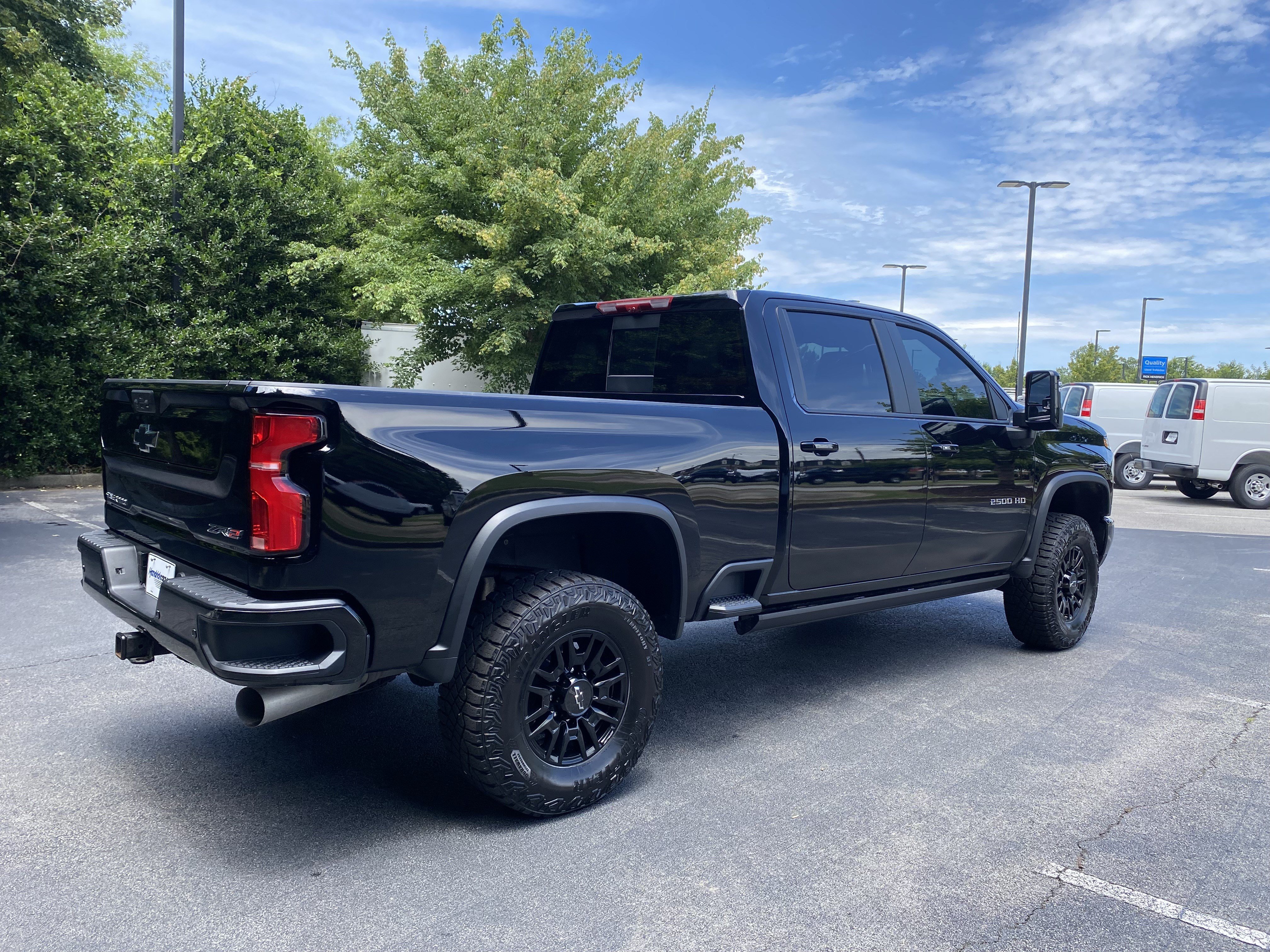 Used 2025 Chevrolet Silverado 2500 ZR2 w/ Technology Package AWD/4WD image 9