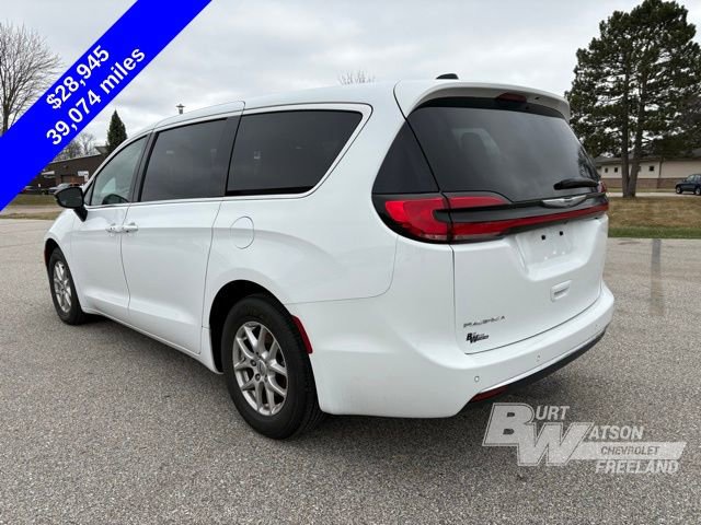 Used 2025 Chrysler Pacifica Select FWD image 4