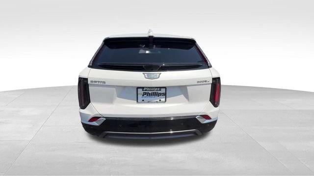 Certified 2025 Cadillac Optiq Luxury 2 w/ LPO, Floor Liner Package AWD/4WD image 5