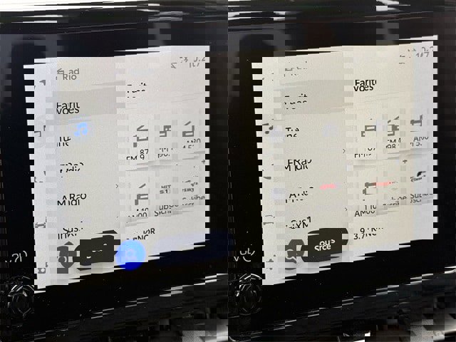 Used 2025 Toyota Corolla LE image 19