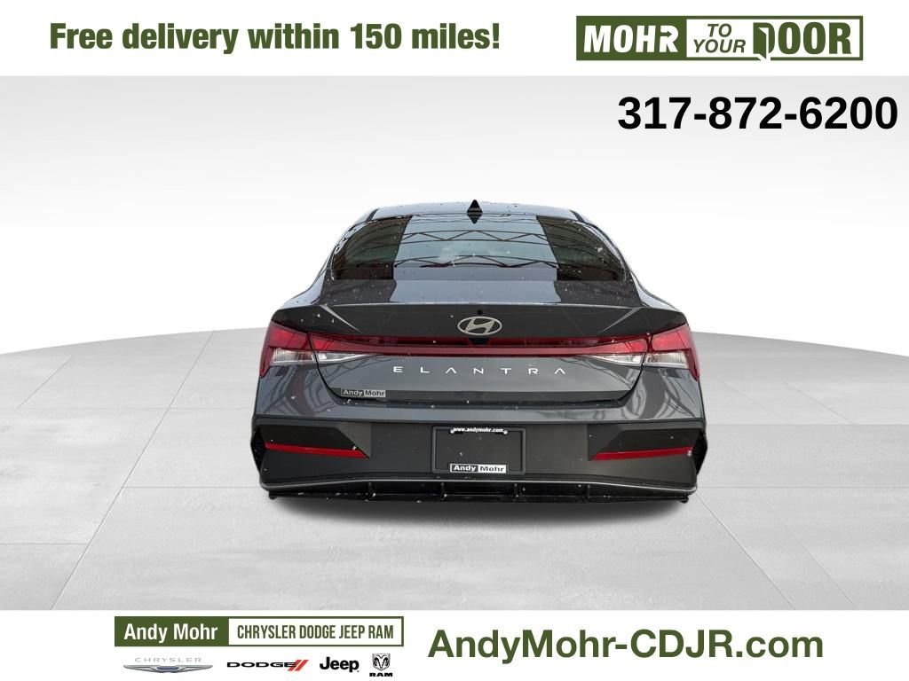 Used 2025 Hyundai Elantra SE w/ Cargo Package image 6