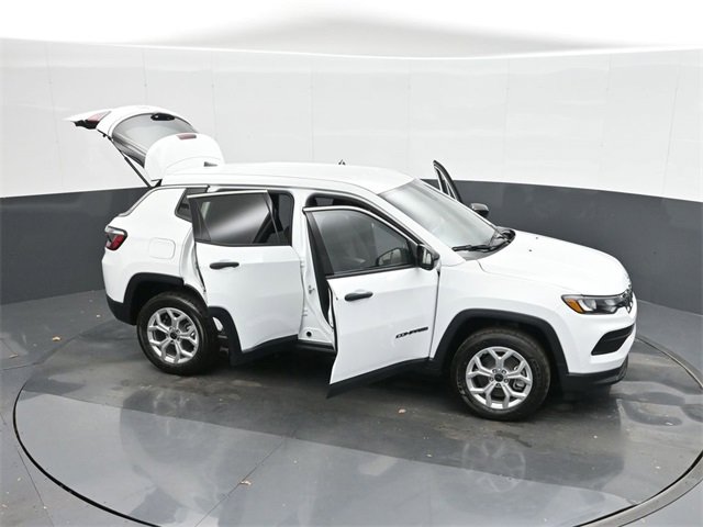Used 2025 Jeep Compass Sport image 49