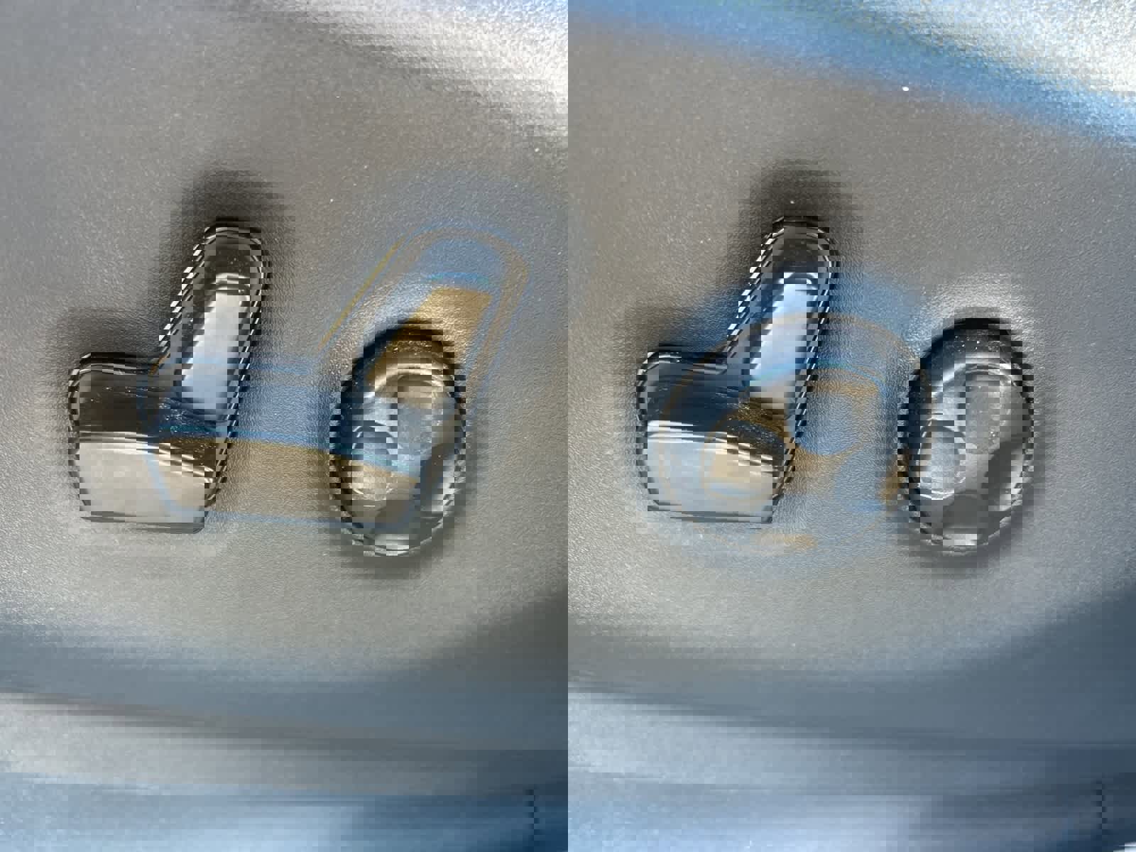 Used 2024 Chrysler Pacifica Touring-L image 27