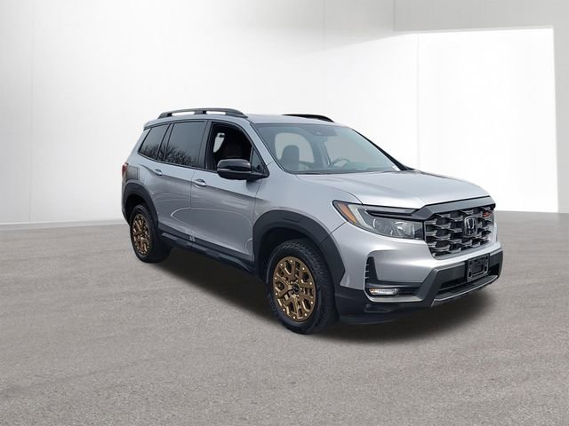 Used 2023 Honda Passport TrailSport image 2