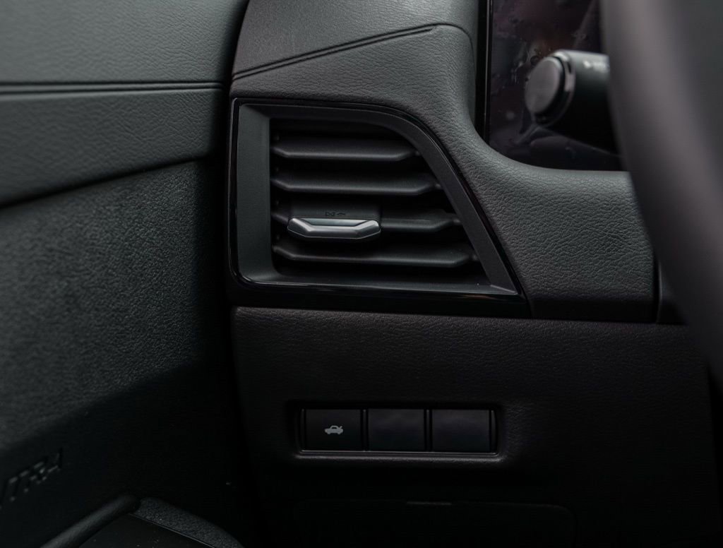 New 2026 Nissan Sentra SR w/ Floor Mat Package image 31