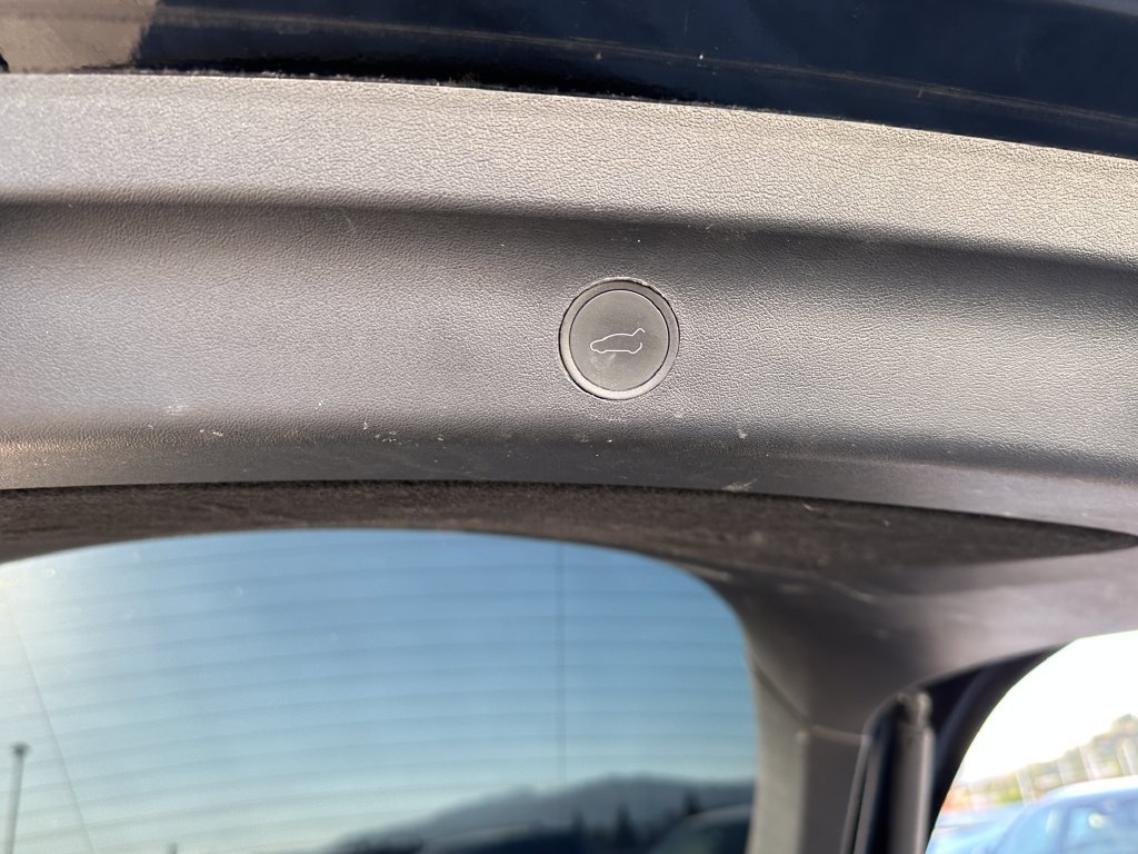Used 2024 Tesla Model Y Long Range AWD/4WD image 20