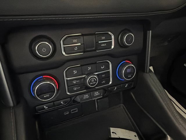 Used 2023 Chevrolet Suburban Z71 AWD/4WD image 30