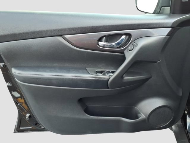 Used 2018 Nissan Rogue SV AWD/4WD image 3