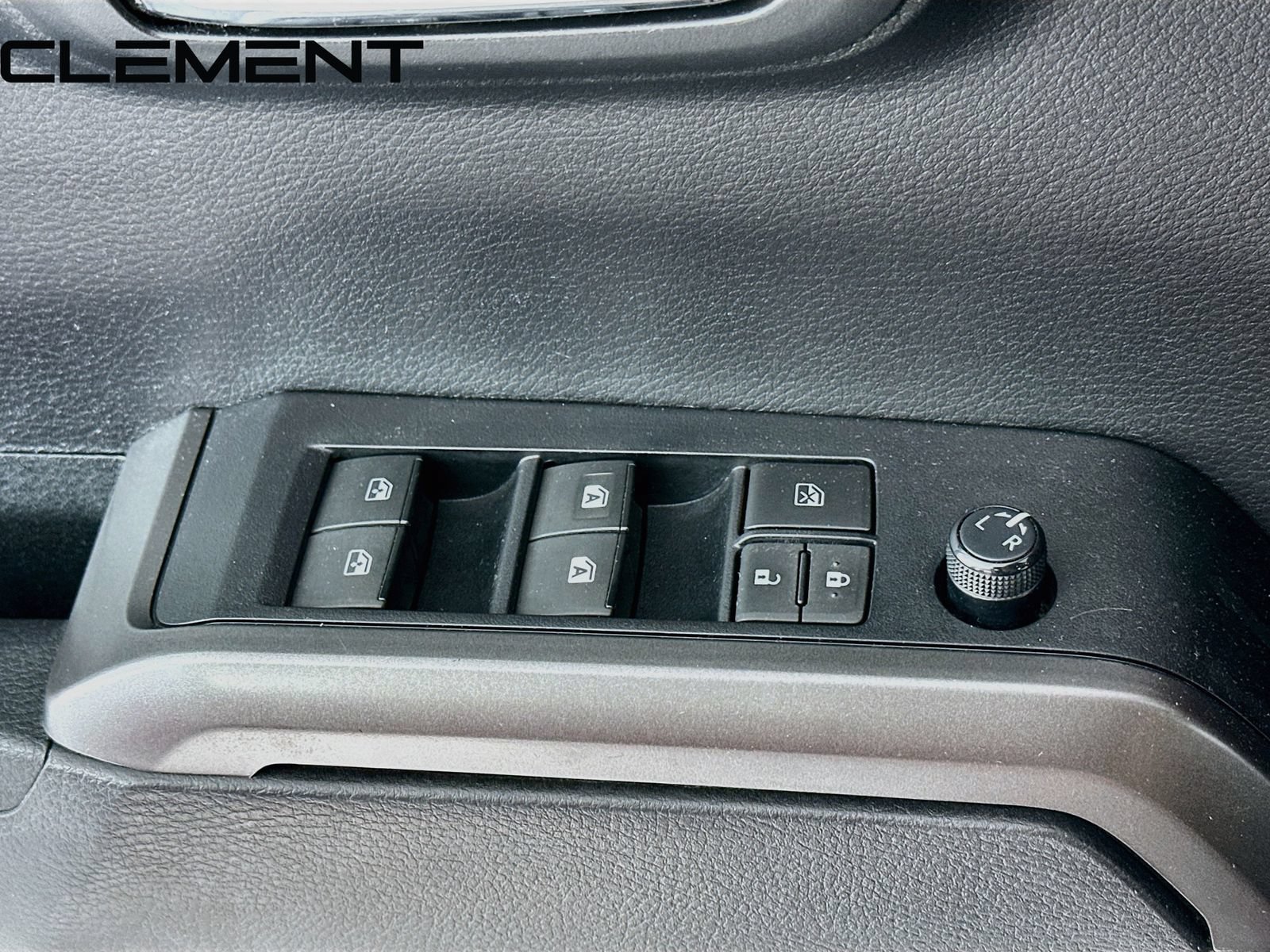 Used 2022 Toyota Tacoma TRD Sport AWD/4WD image 24
