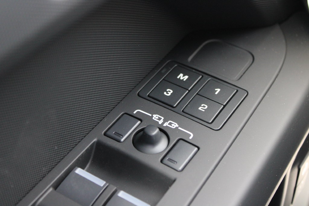 New 2026 Land Rover Defender 110 X-Dynamic SE AWD/4WD image 29