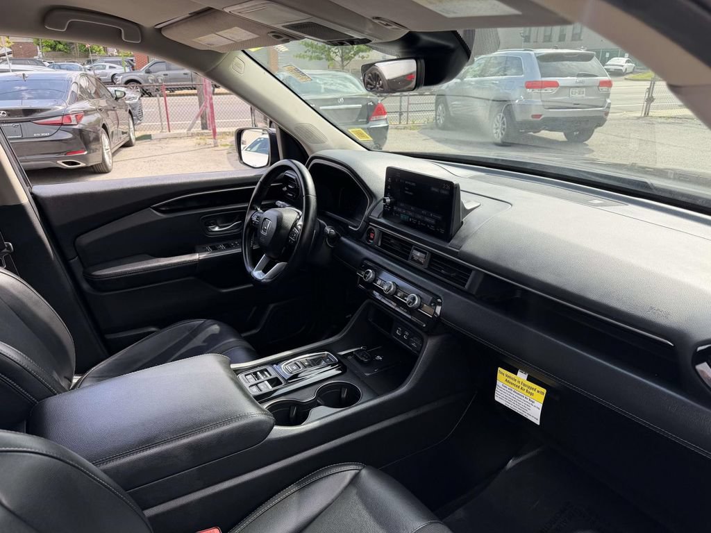 Used 2025 Honda Pilot EX-L image 14