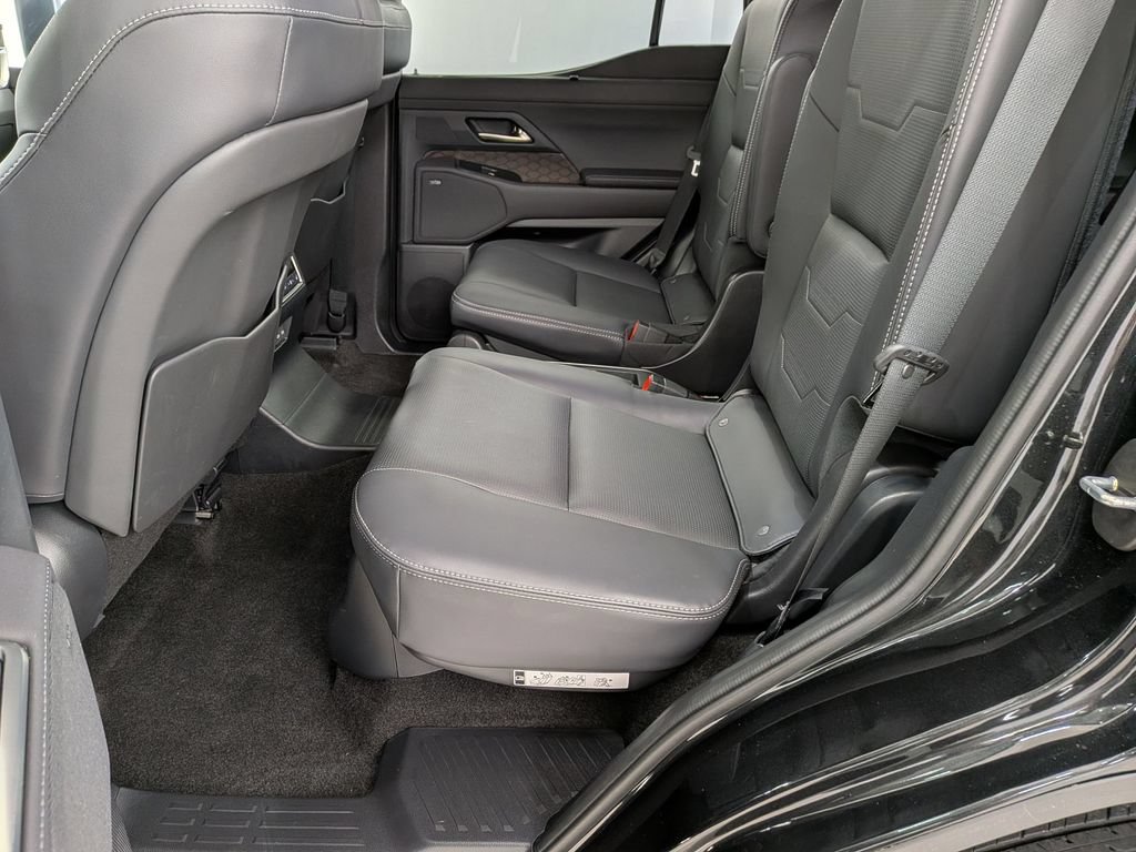 Used 2025 Lexus GX 550 w/ Accessory Package (2T) AWD/4WD image 29