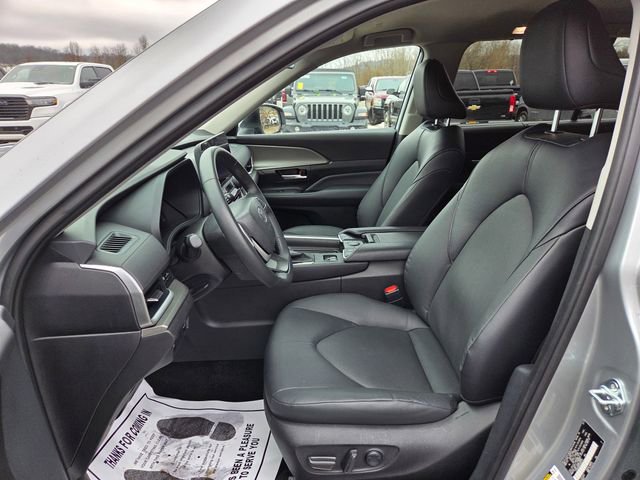 Used 2025 Toyota Grand Highlander AWD image 13