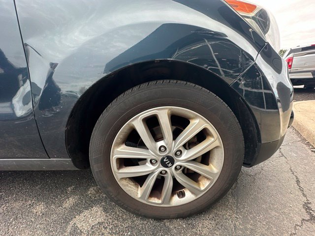 Used 2017 Kia Soul + FWD image 28