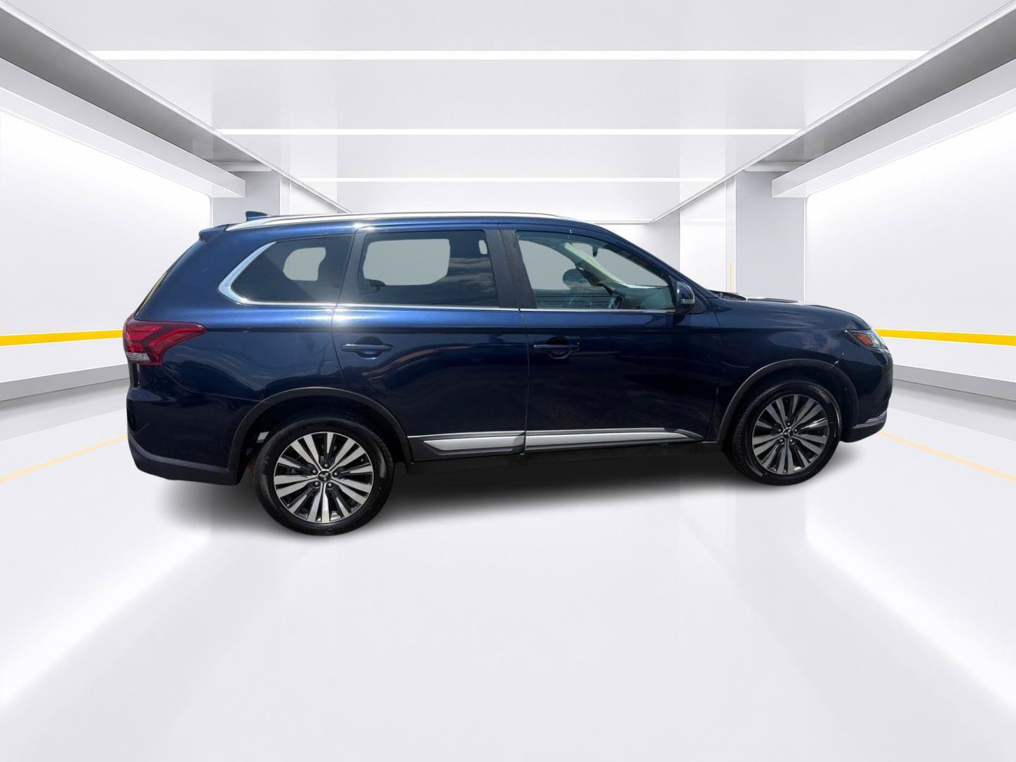 Used 2020 Mitsubishi Outlander FWD image 3