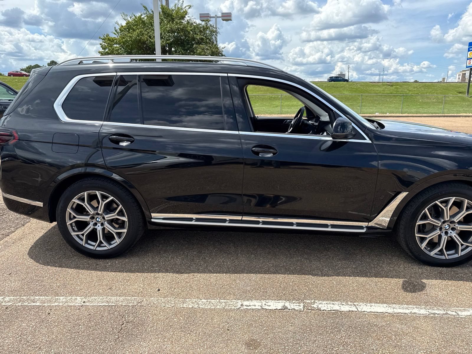 Certified 2024 BMW X7 xDrive40i w/ Executive Package AWD/4WD image 4