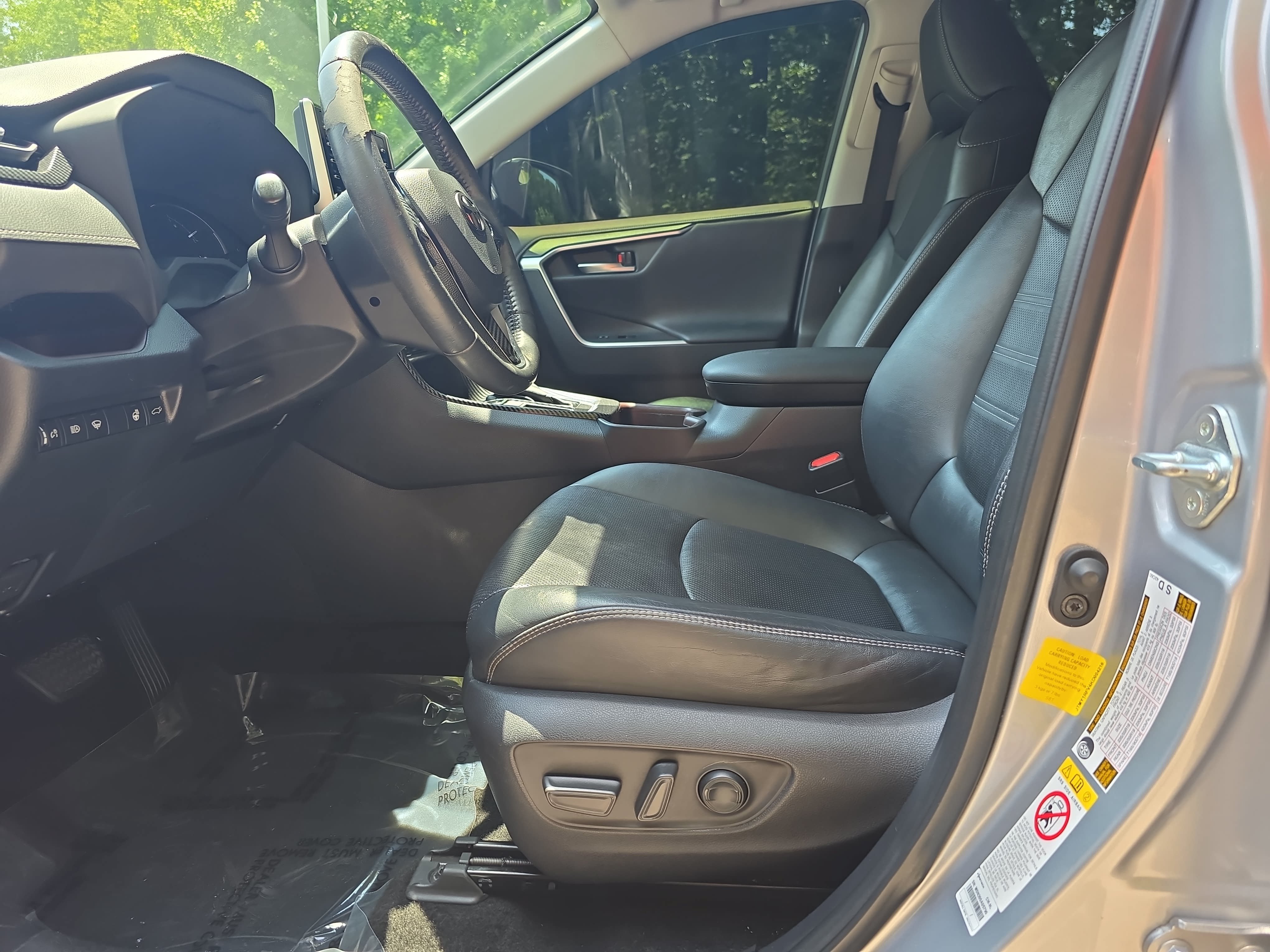 Used 2019 Toyota RAV4 Limited w/ Cold Weather Package FWD image 14