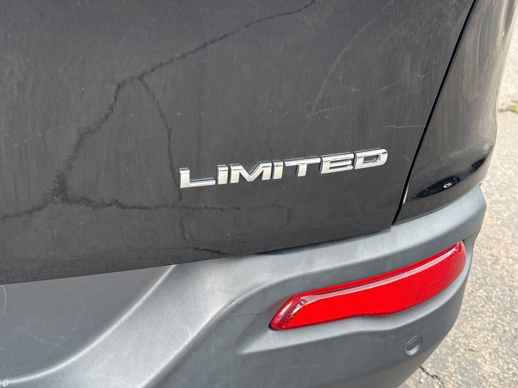 Used 2018 Jeep Cherokee Limited image 15