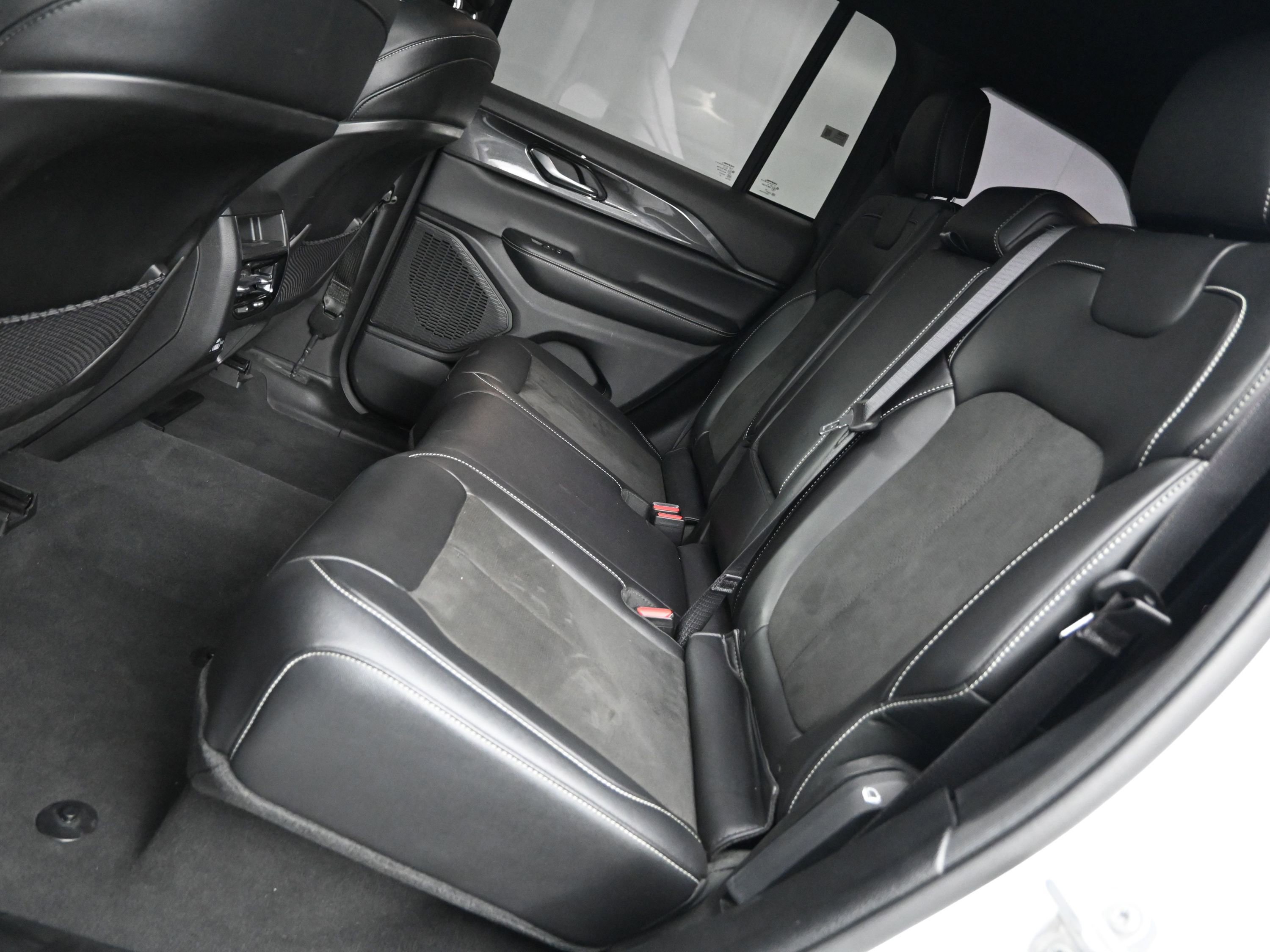 Used 2023 Jeep Grand Cherokee Altitude image 11