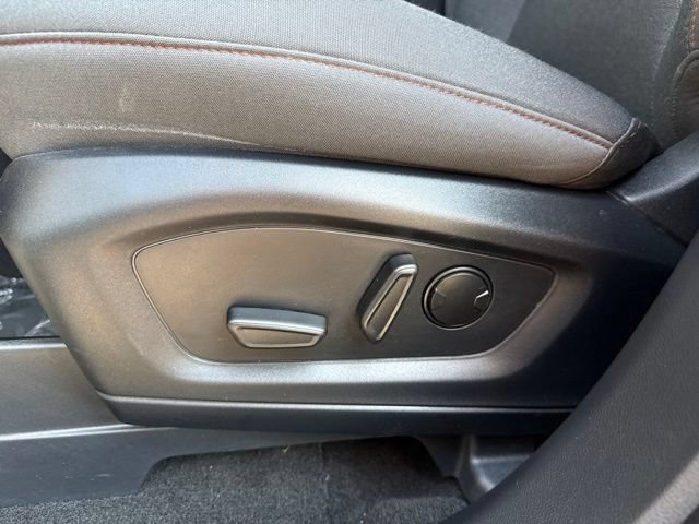 Used 2025 Ford Explorer Active AWD/4WD image 23