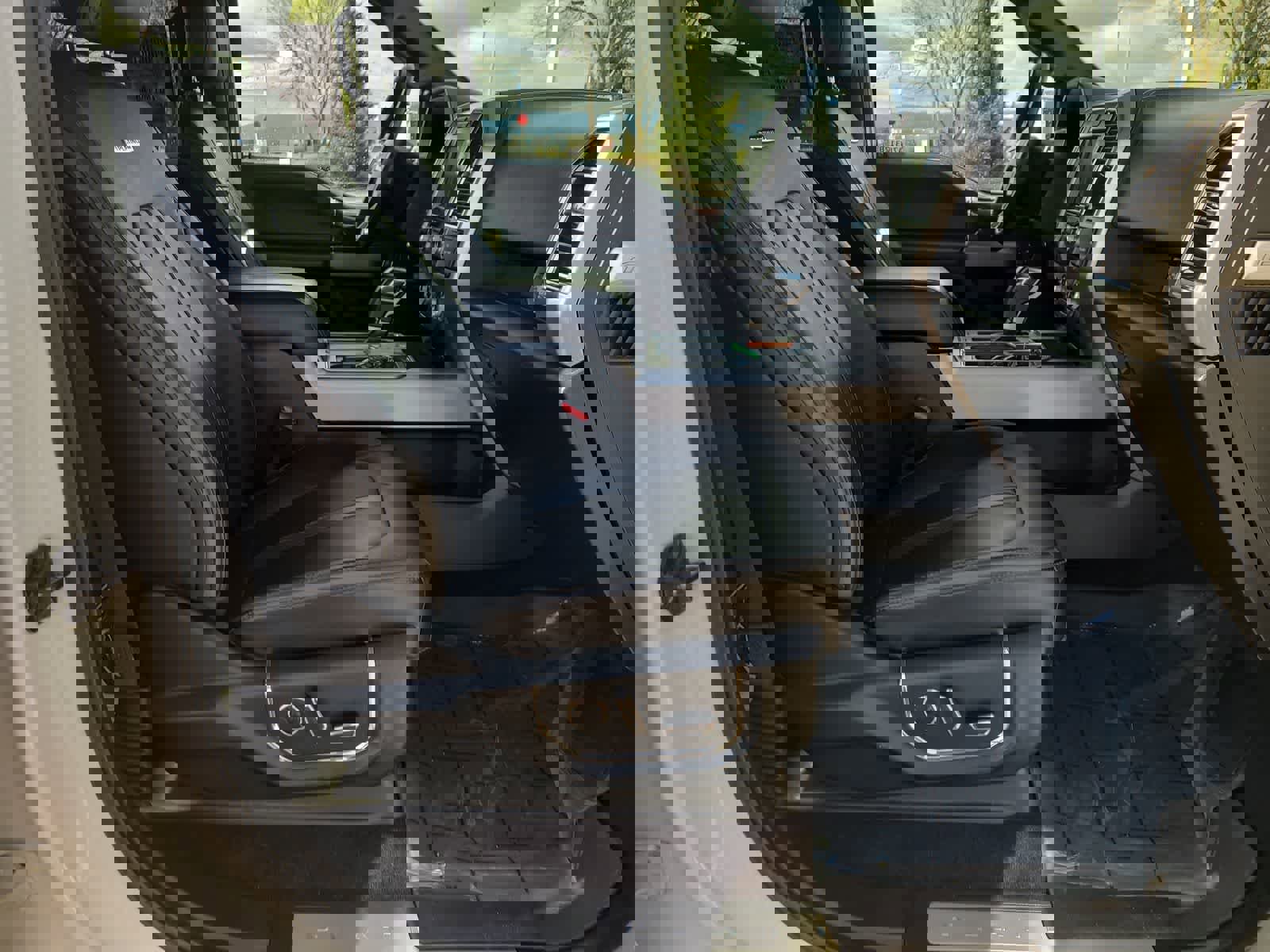 Used 2016 Ford F150 Platinum w/ Equipment Group 701A Luxury image 22