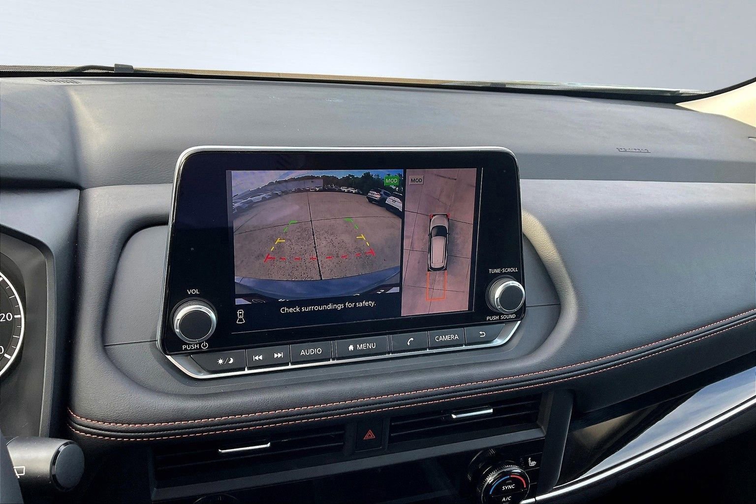 Certified 2025 Nissan Rogue SV image 27