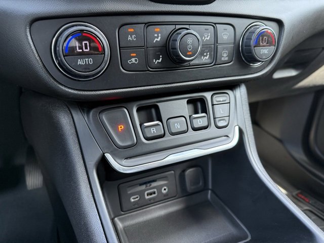 Used 2021 GMC Terrain SLT image 29