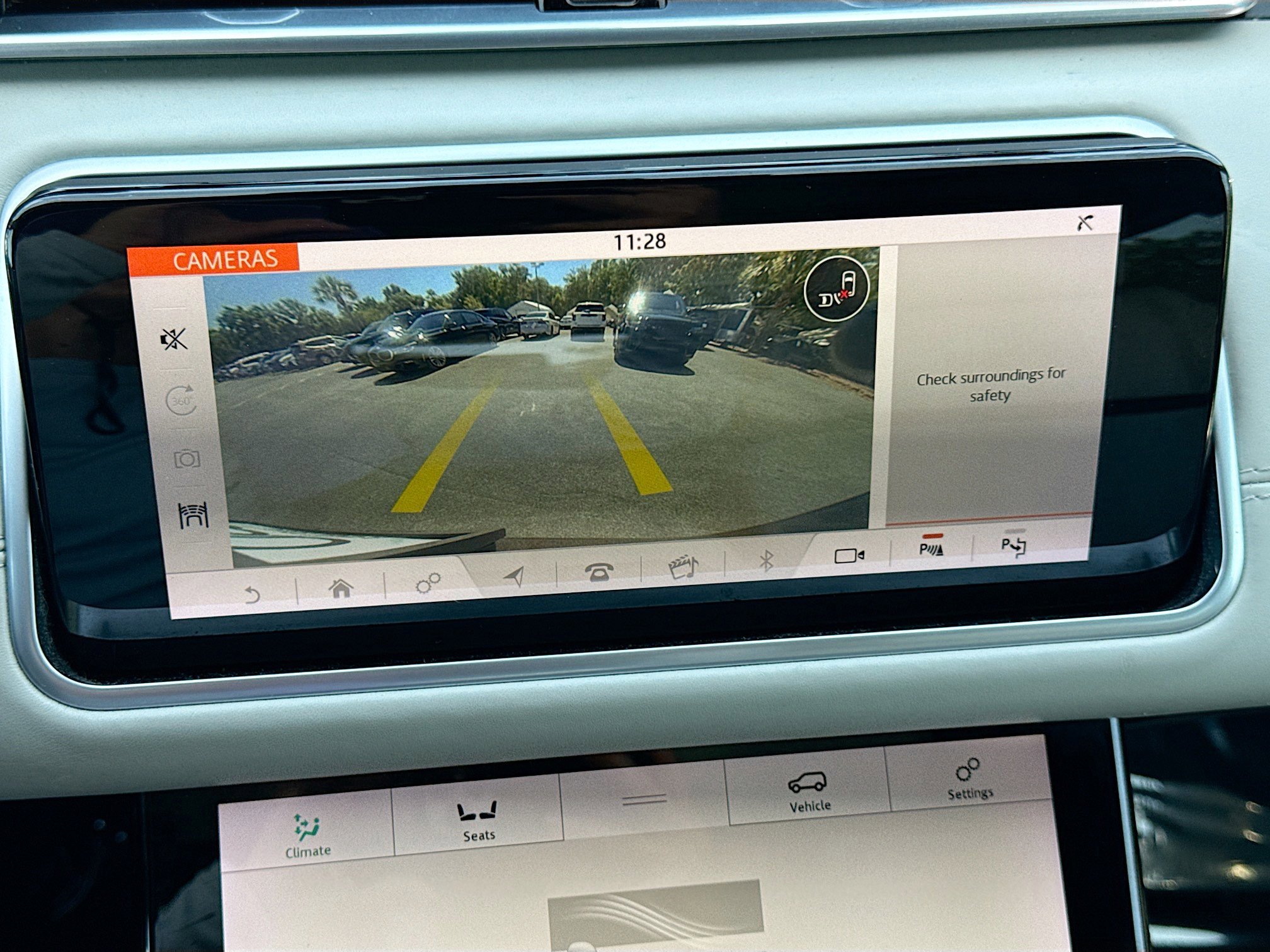 Used 2018 Land Rover Range Rover Velar AWD/4WD image 32