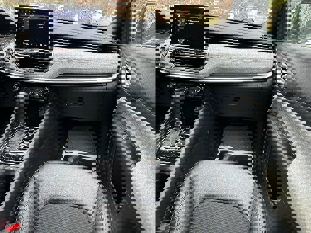 Used 2024 Jeep Compass Latitude image 30