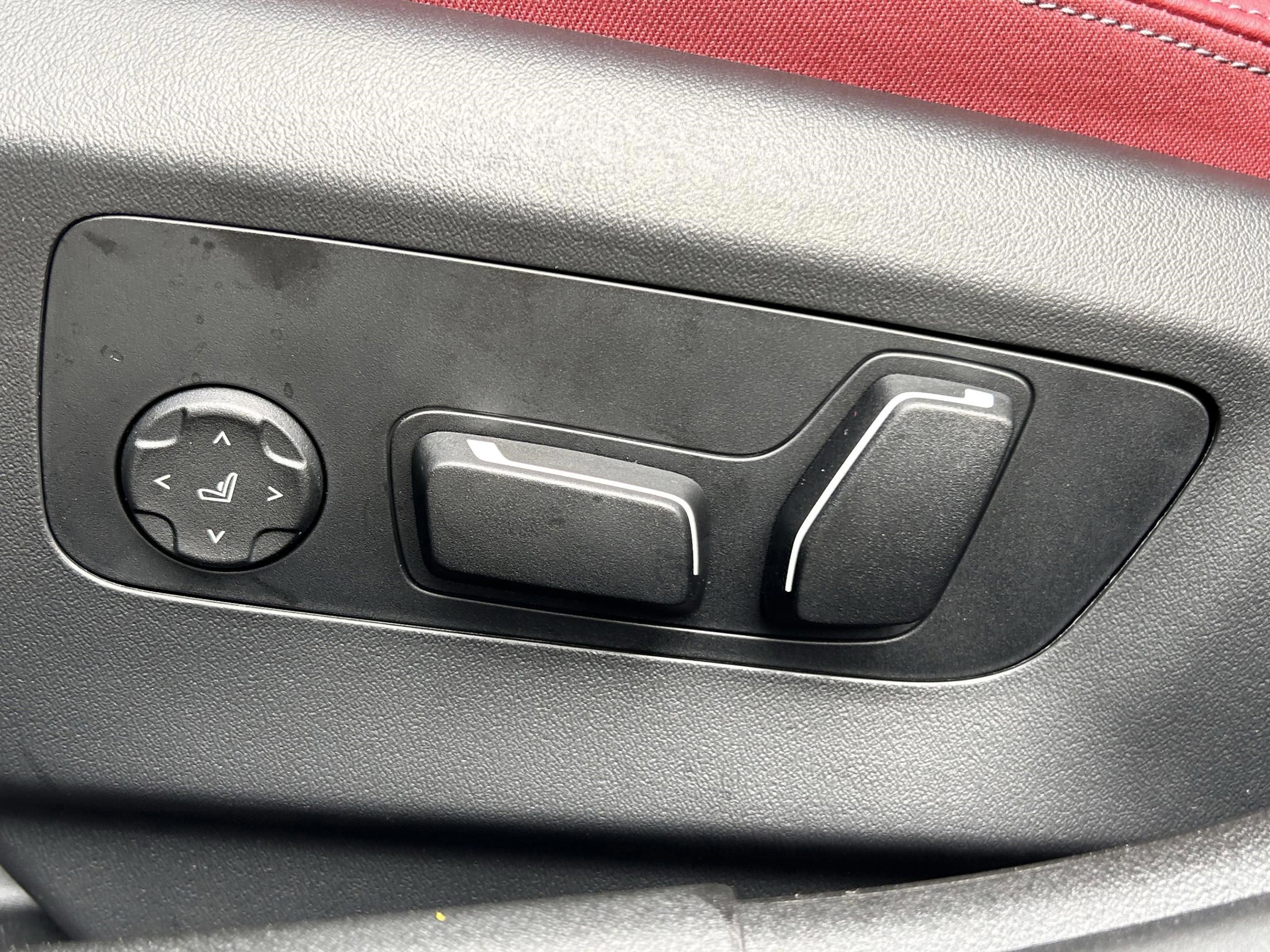 Used 2025 BMW 530i xDrive 530i xDrive w/ M Sport Package image 25