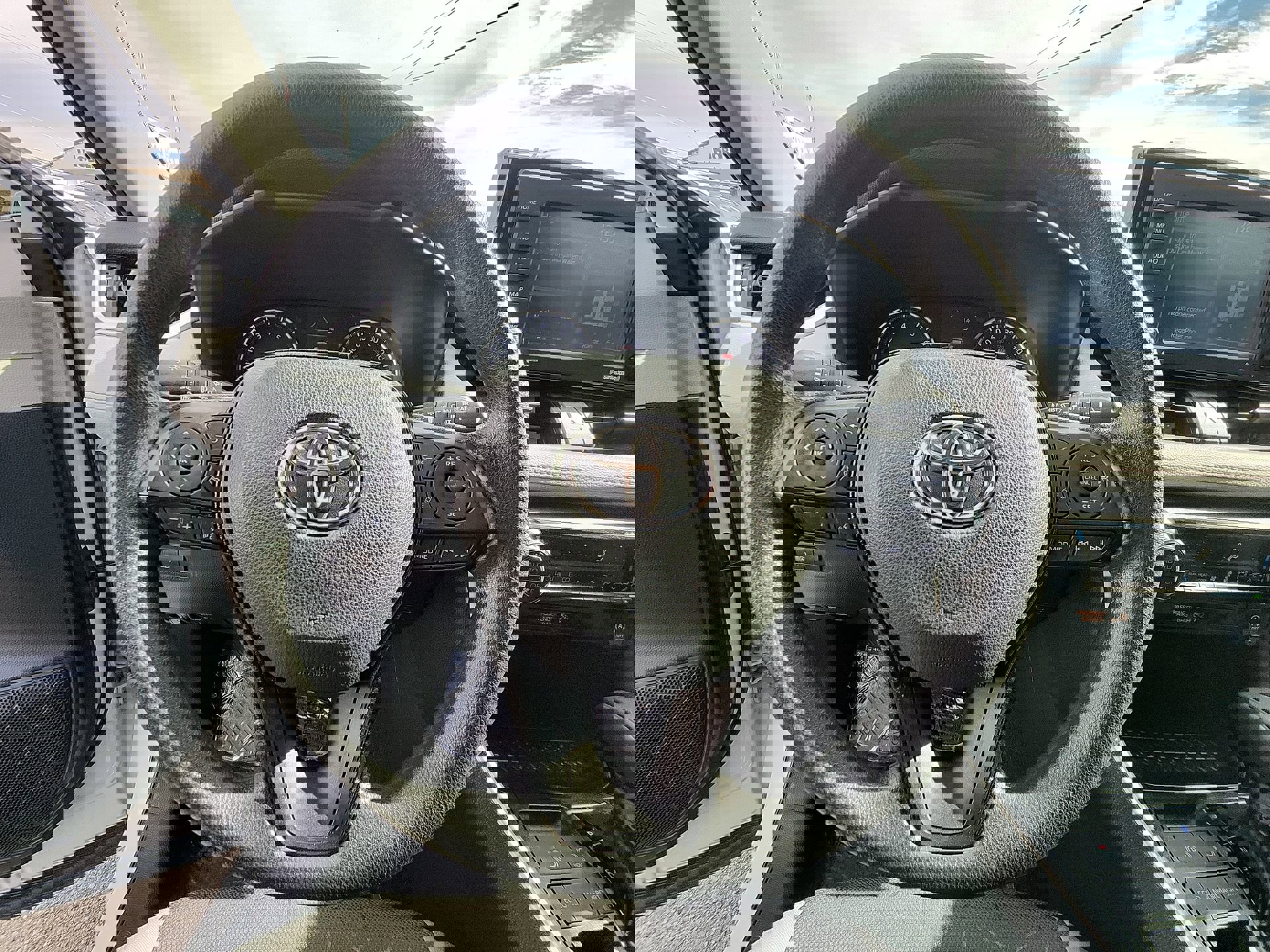 Used 2021 Toyota RAV4 XLE image 11