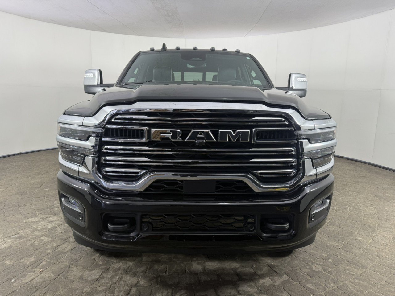 Used 2026 RAM 2500 Laramie AWD/4WD image 2