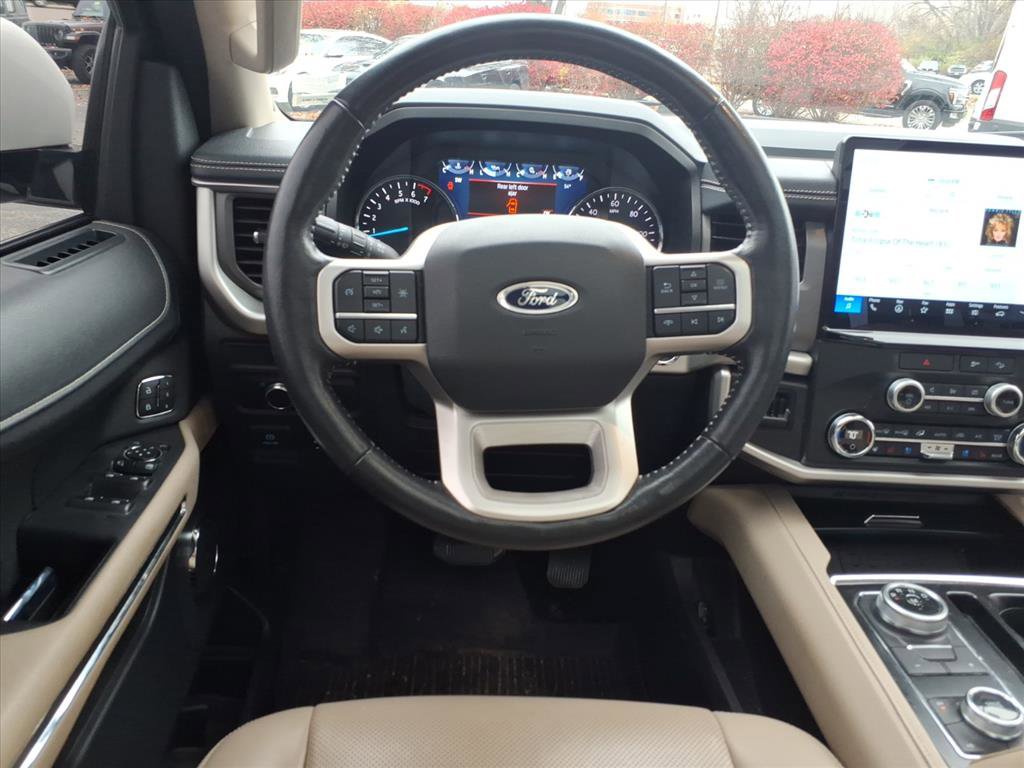 Used 2022 Ford Expedition XLT image 5