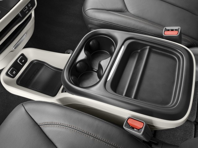 Used 2017 Chrysler Pacifica Touring-L image 18