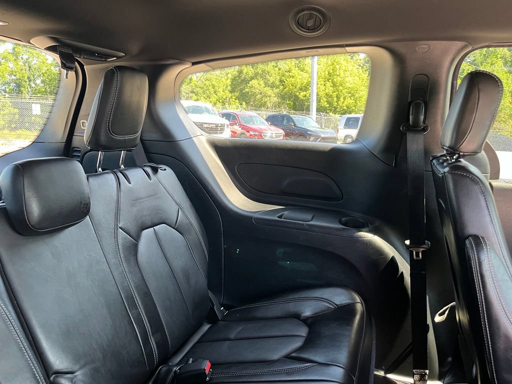 Used 2025 Chrysler Pacifica Select FWD image 37