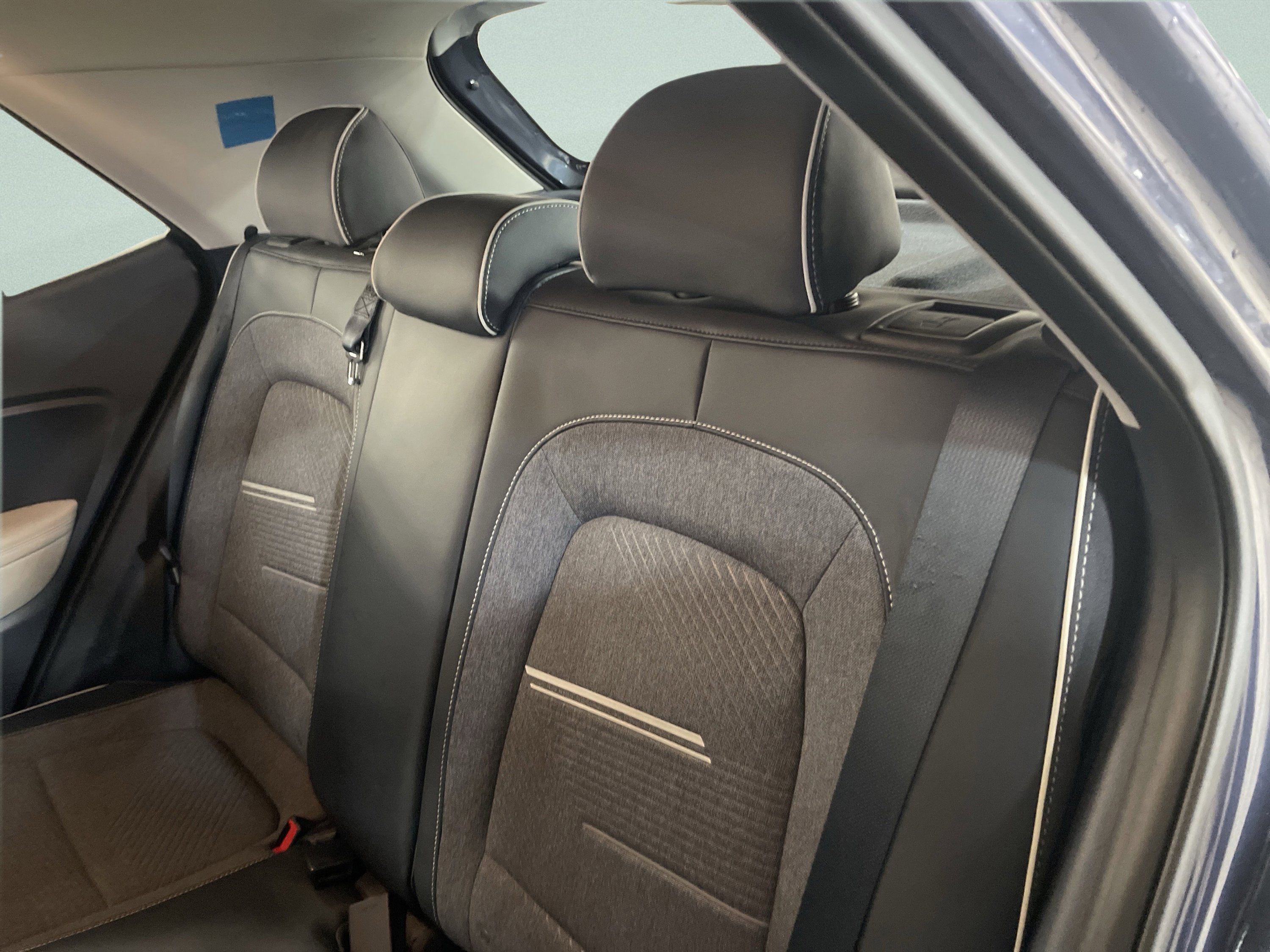 Used 2023 Hyundai Venue Limited image 11