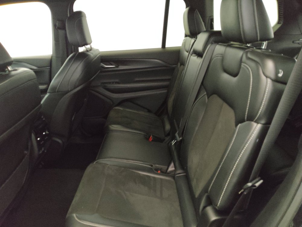 Used 2023 Jeep Grand Cherokee L Laredo RWD image 18