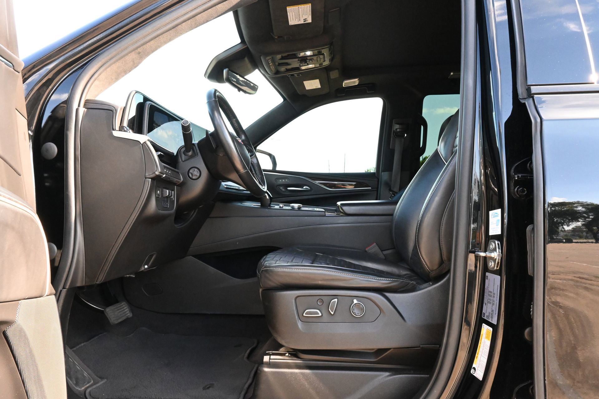 Used 2023 Cadillac Escalade Sport Platinum w/ LPO, ONYX Package RWD image 18