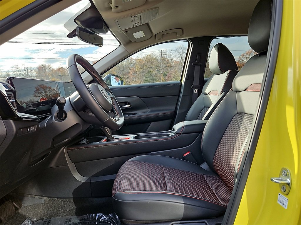 Certified 2025 Nissan Kicks SR w/ Illumination Package image 15