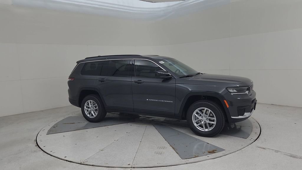 New 2025 Jeep Grand Cherokee L Laredo image 2