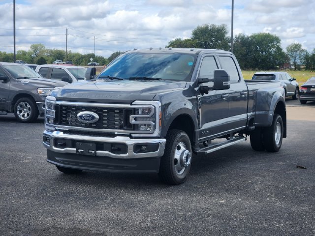 New 2026 Ford F350 XLT w/ XLT Premium Package AWD/4WD image 3
