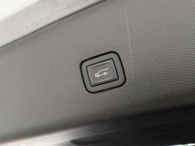Used 2023 Chevrolet Traverse LT AWD/4WD image 47