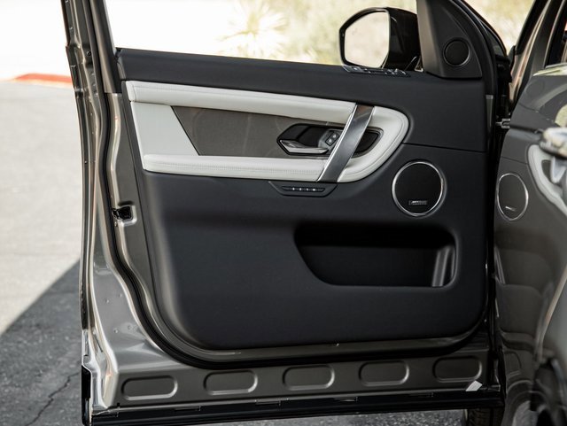 Used 2024 Land Rover Discovery Sport Dynamic SE image 12