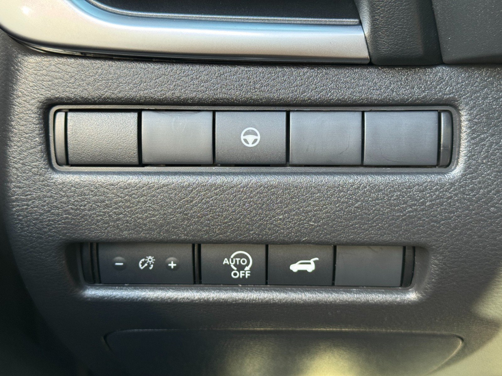 Used 2024 Nissan Rogue SV w/ SV Premium Package FWD image 17