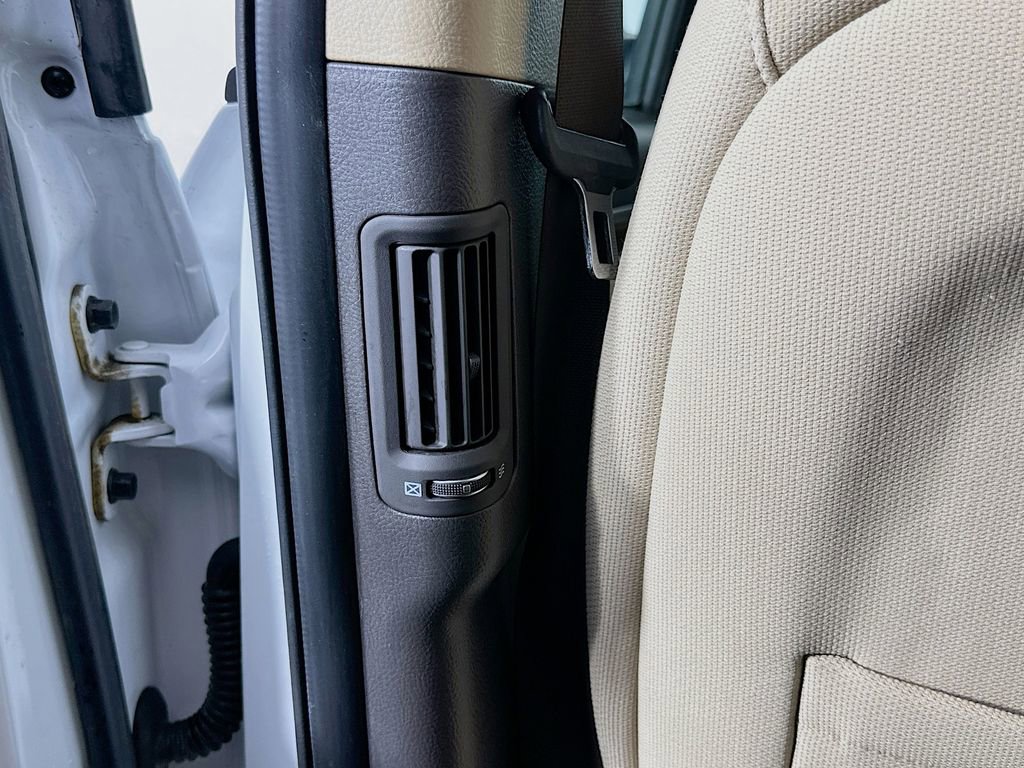 Used 2012 Hyundai Santa Fe GLS image 23