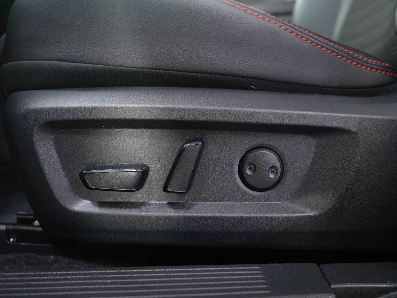 Used 2025 Nissan Rogue SV w/ Rock Creek Premium Package image 22