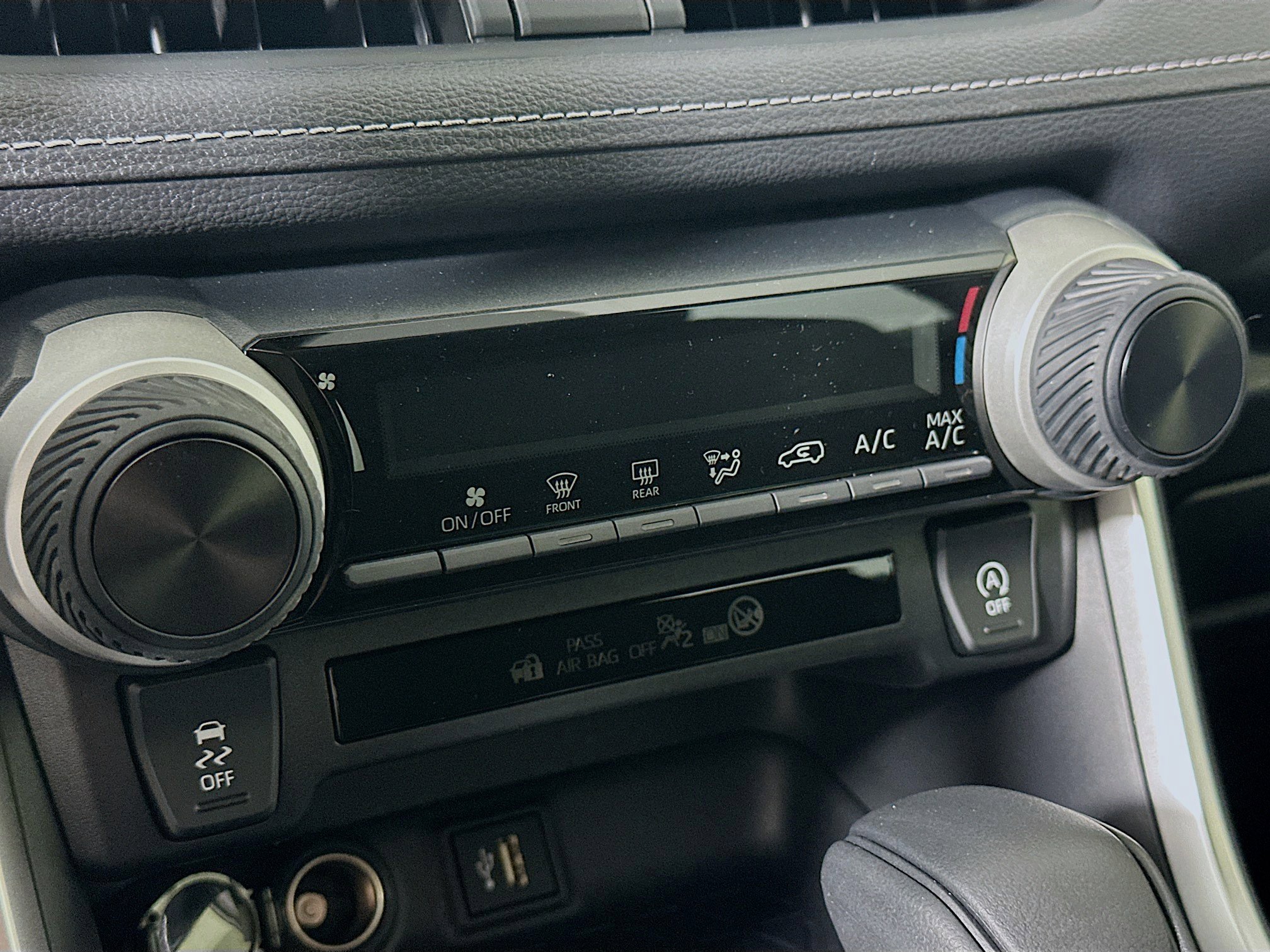 Used 2025 Toyota RAV4 LE image 23