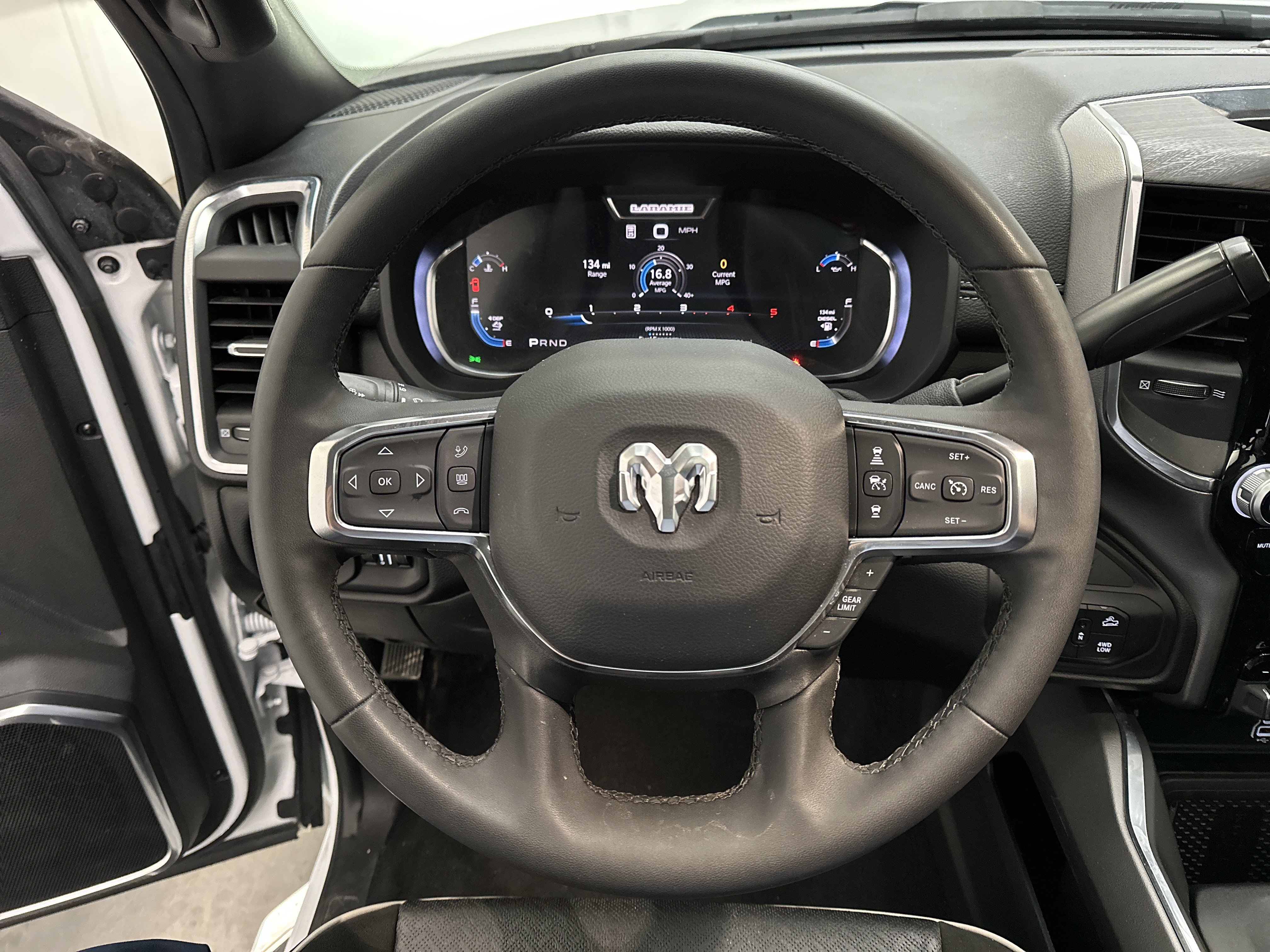 Used 2025 RAM 2500 Laramie AWD/4WD image 30